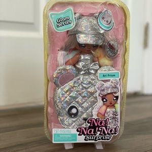 Na na na surprise glam series Ari Prism